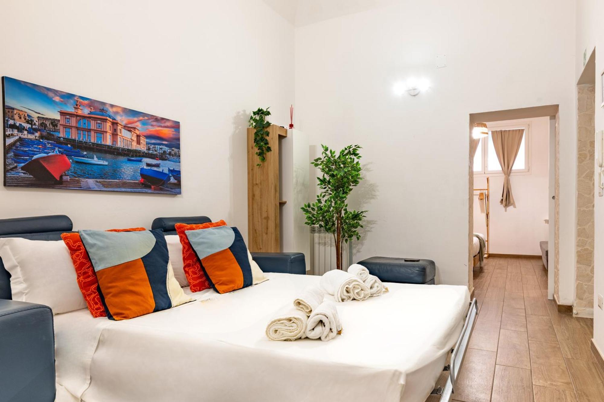 Modern Stone Apartment In The Heart Of Bari Buitenkant foto