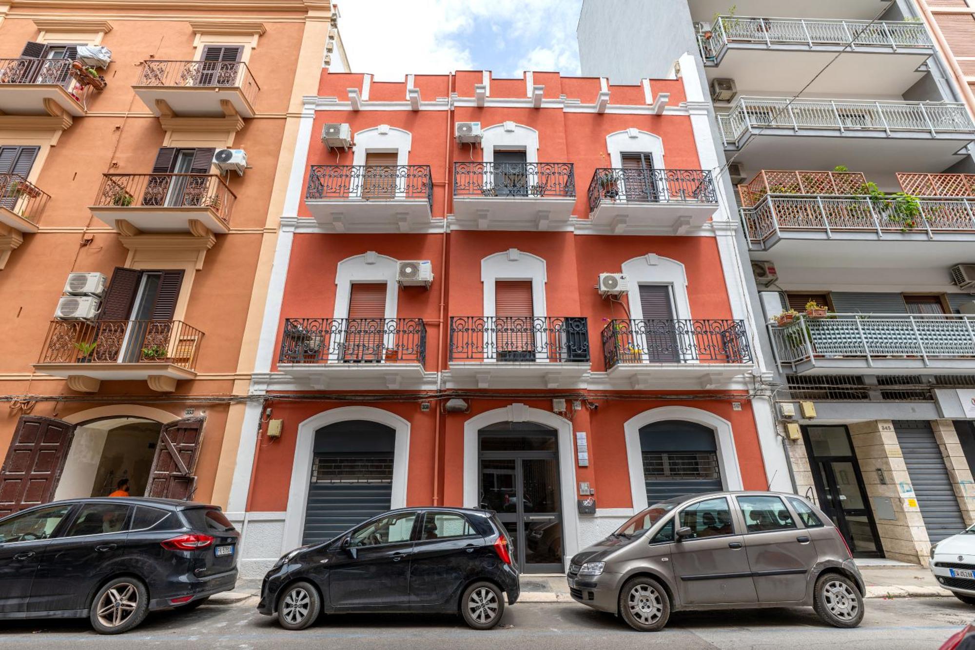 Modern Stone Apartment In The Heart Of Bari Buitenkant foto