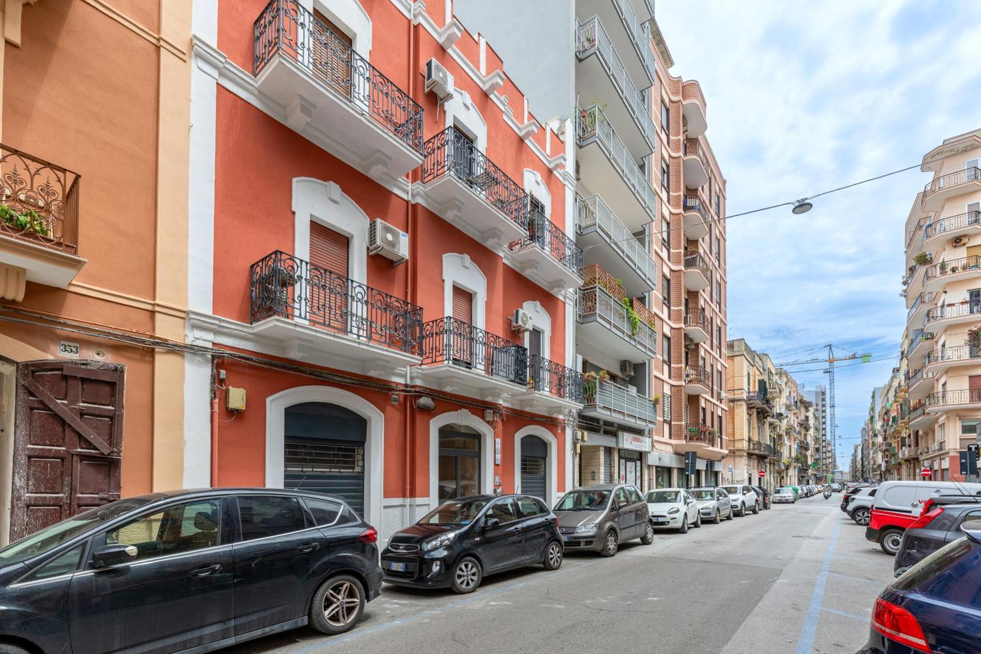 Modern Stone Apartment In The Heart Of Bari Buitenkant foto
